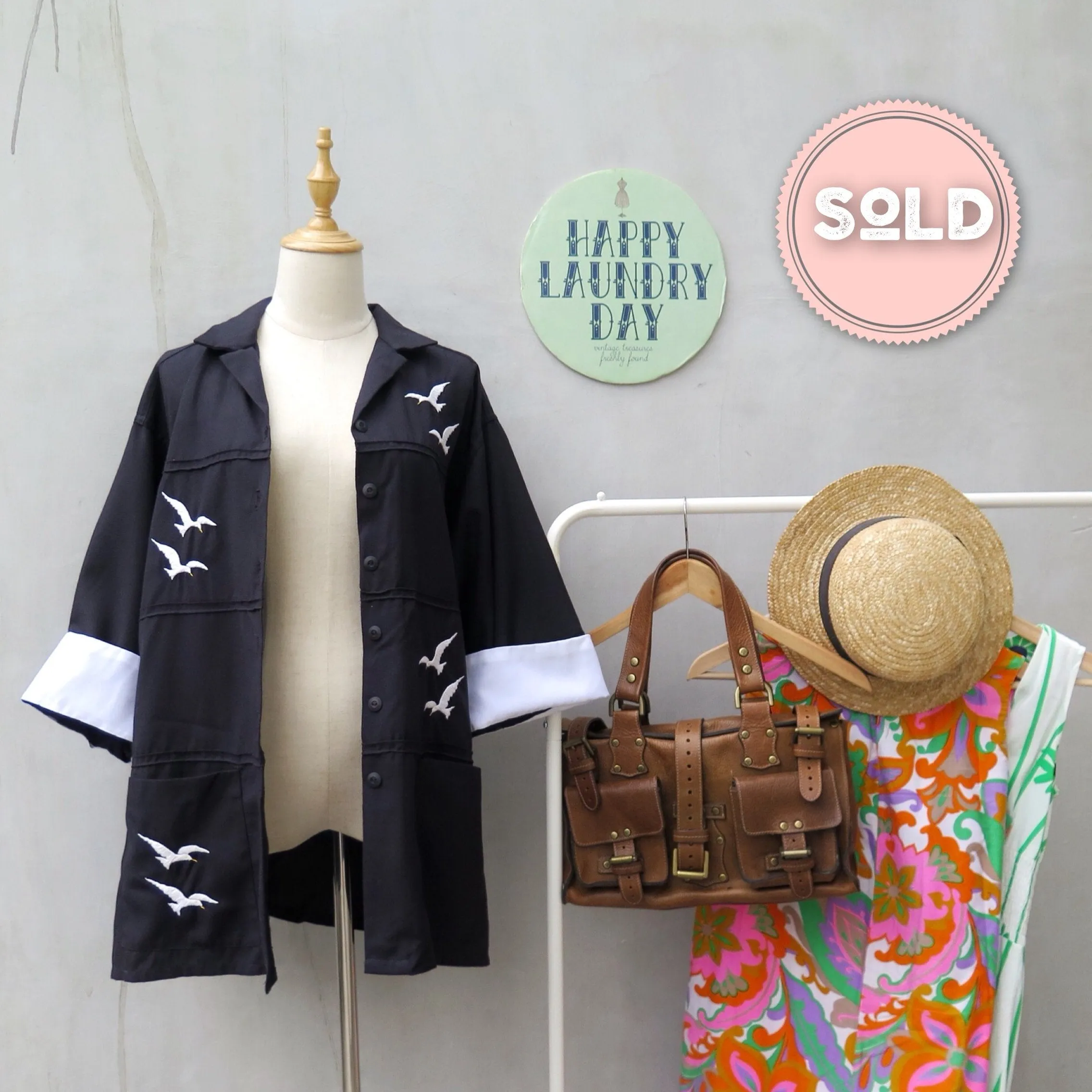 Bye Fly Gully | Vintage 1940s 1950s Embroidered seagull Black Kimono top Shirt Jacket