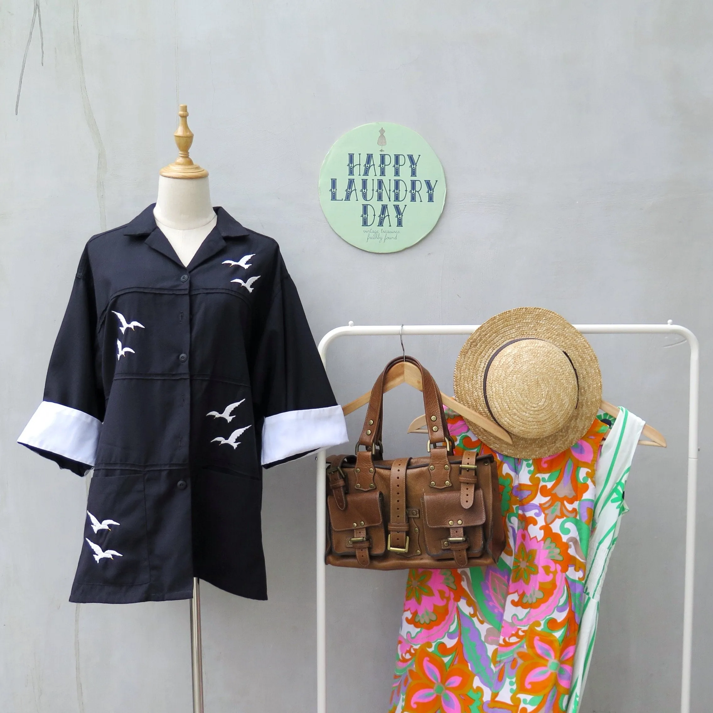 Bye Fly Gully | Vintage 1940s 1950s Embroidered seagull Black Kimono top Shirt Jacket