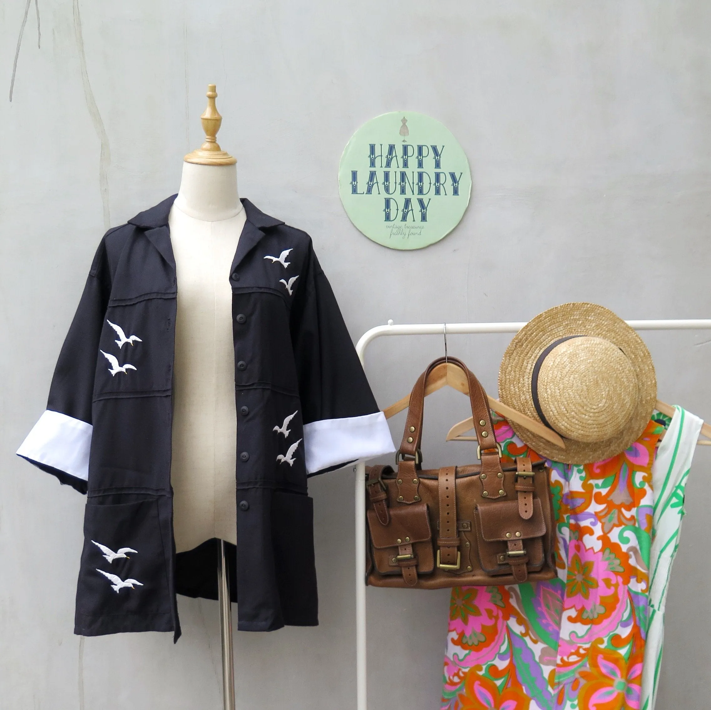 Bye Fly Gully | Vintage 1940s 1950s Embroidered seagull Black Kimono top Shirt Jacket