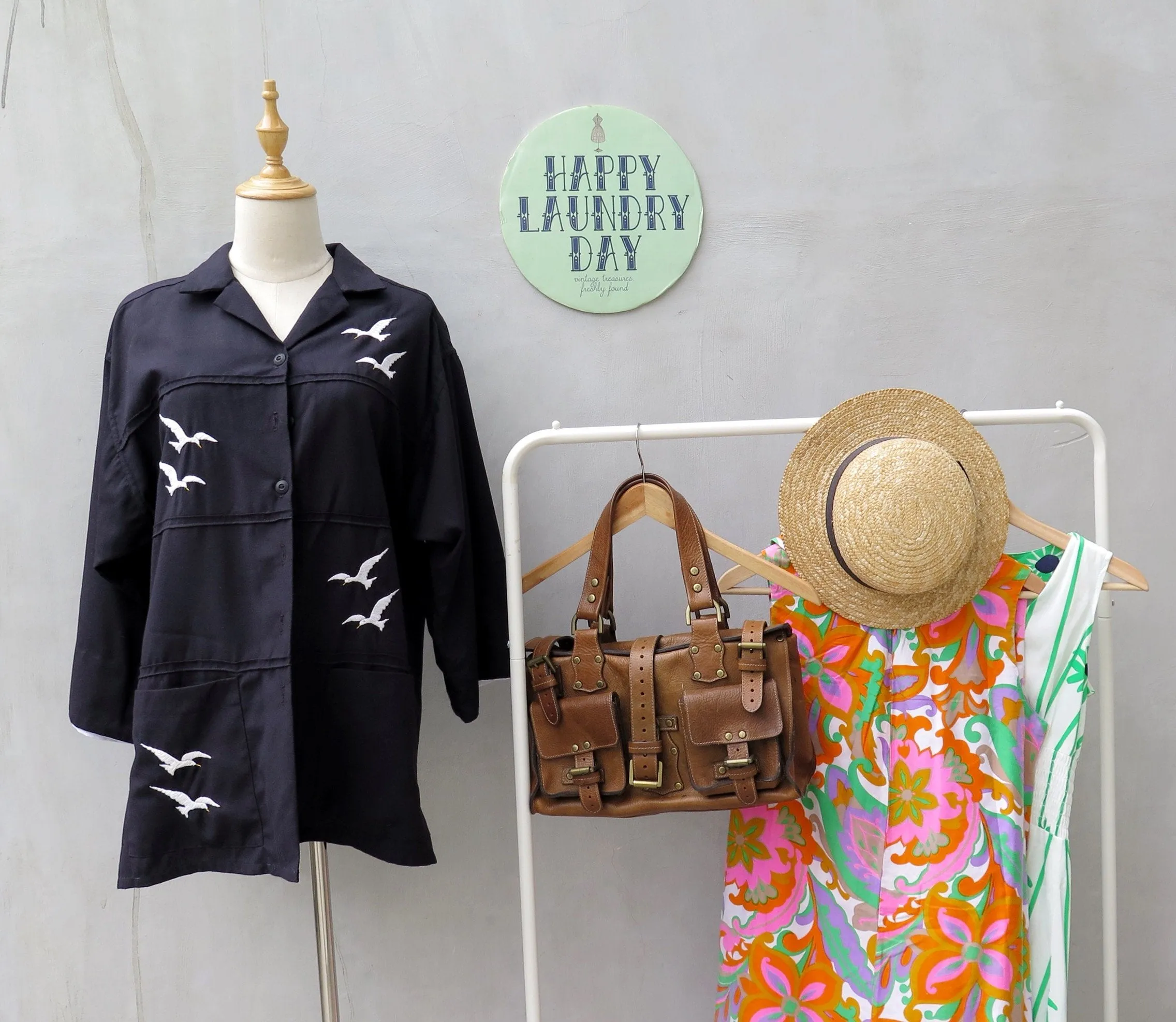 Bye Fly Gully | Vintage 1940s 1950s Embroidered seagull Black Kimono top Shirt Jacket