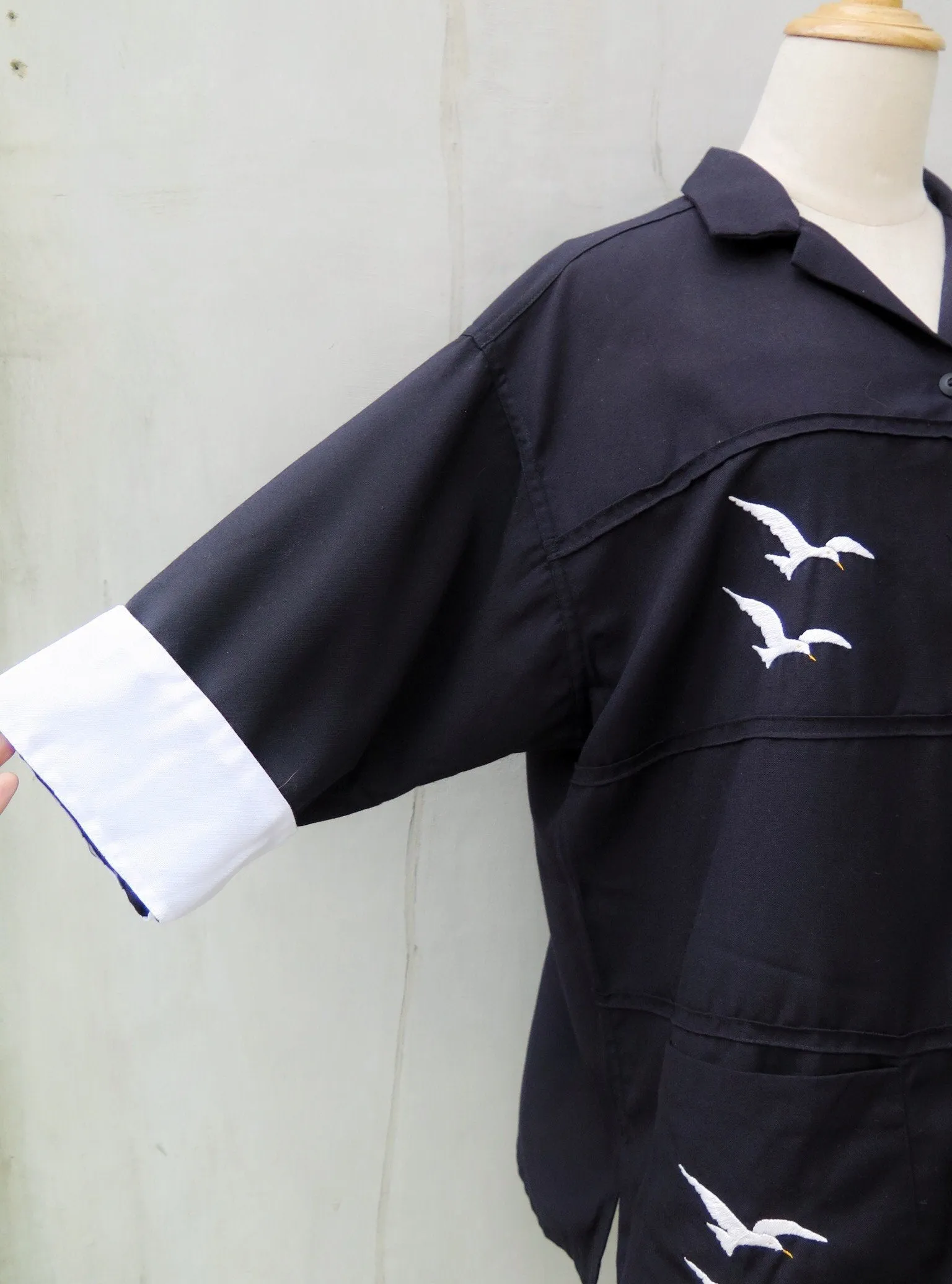 Bye Fly Gully | Vintage 1940s 1950s Embroidered seagull Black Kimono top Shirt Jacket