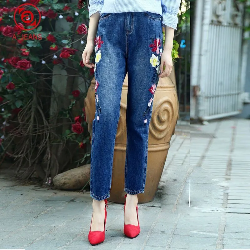 Embroidery Flowers Curled 9/10 Pencil Jeans Denim Pants
